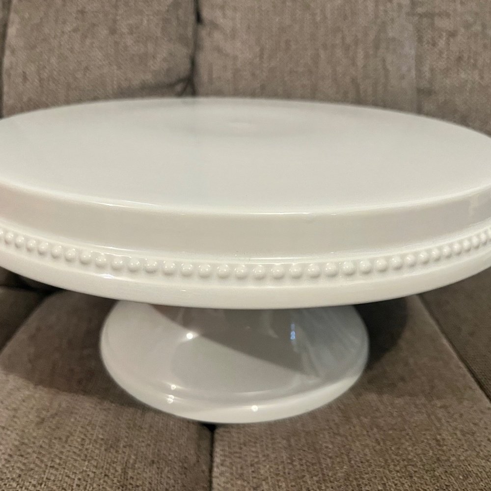 Porcelain cake plate